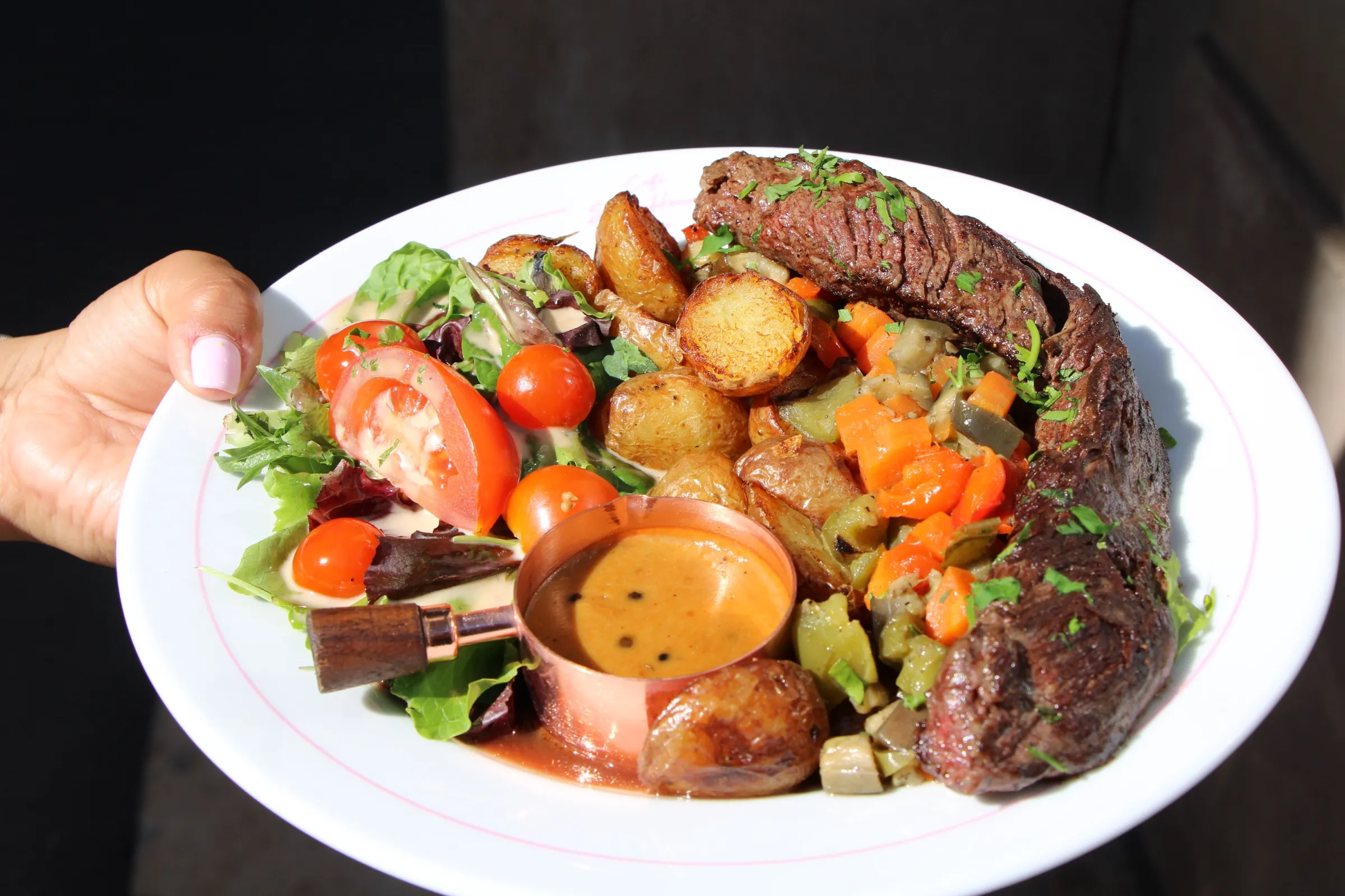 Onglet de bœuf 220g, Sauce au poivre, pommes grenailles