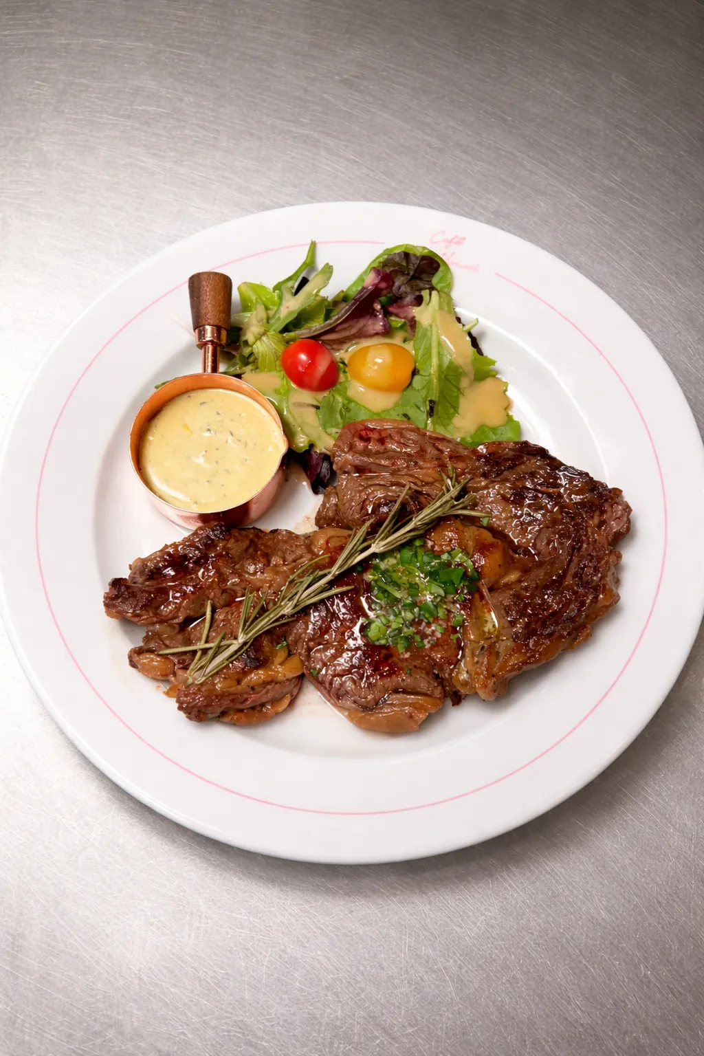 Belle entrecôte 300g, Frites maison, sauce béarnaise