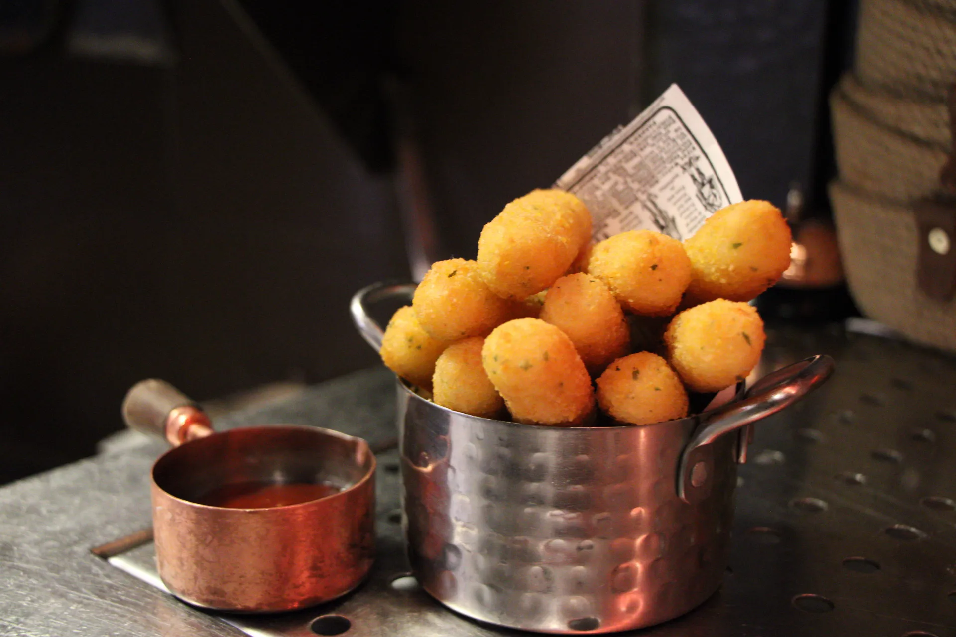 Mozzarella sticks sauce bbq
