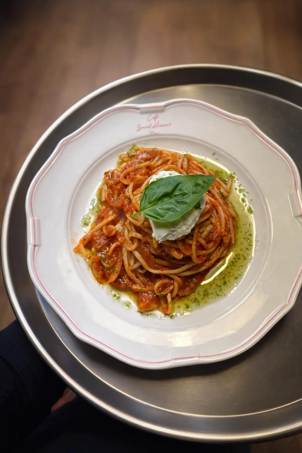 Linguini, tomates corbarino, basilic, stracciatella